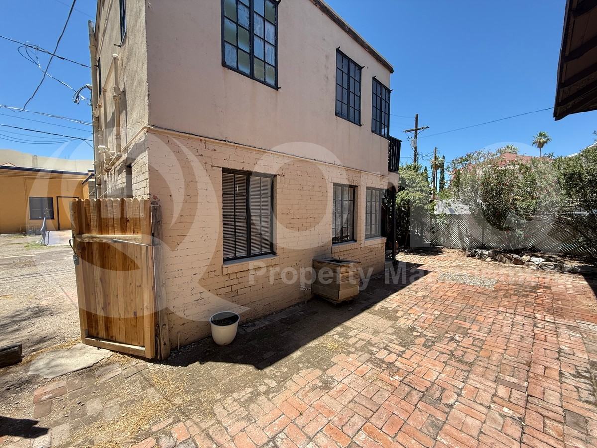 324 S 6th Ave #D - Photo 4 of 39