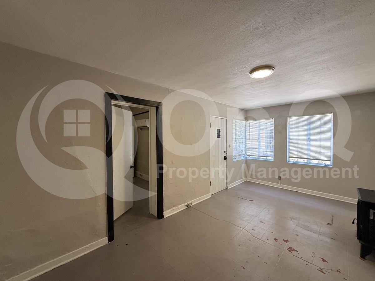 324 S 6th Ave #D - Photo 6 of 39