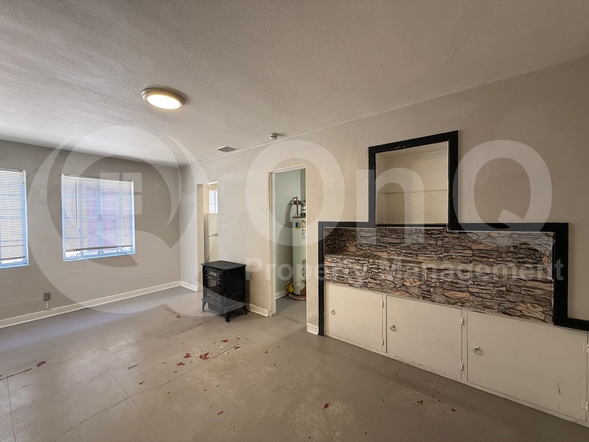 324 S 6th Ave #D - Photo 7 of 39