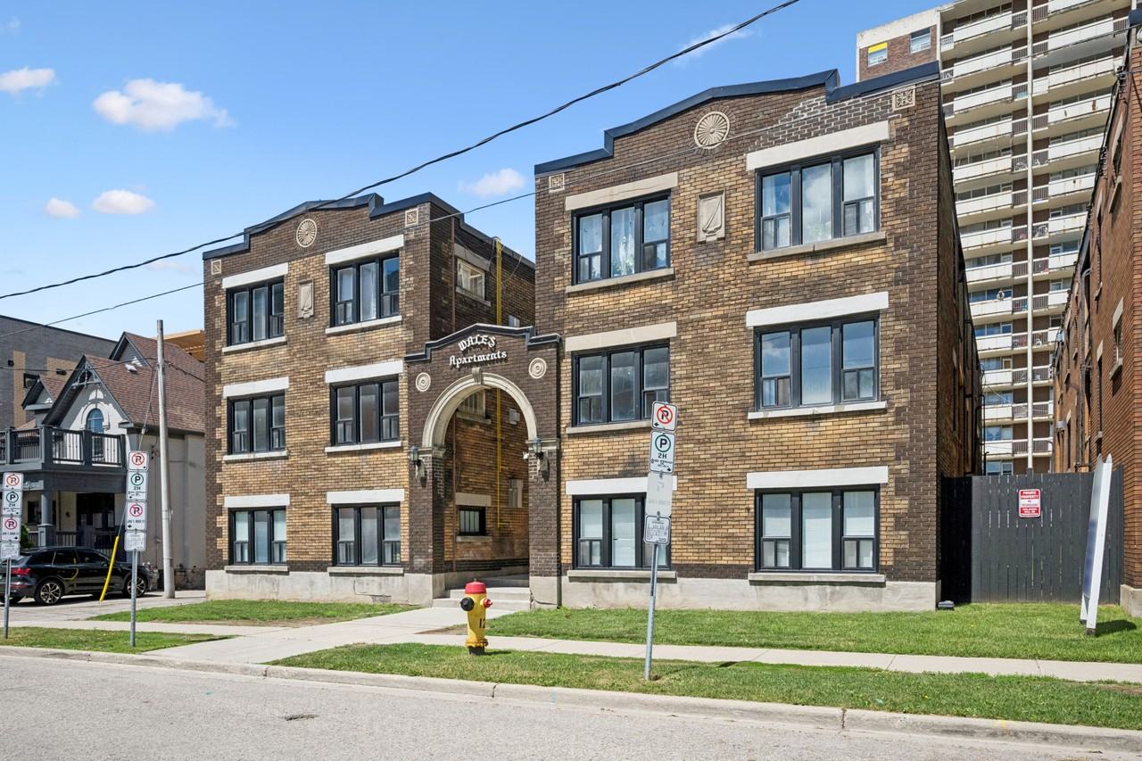 Royal & Wales Apartments - Photo 3 of 17