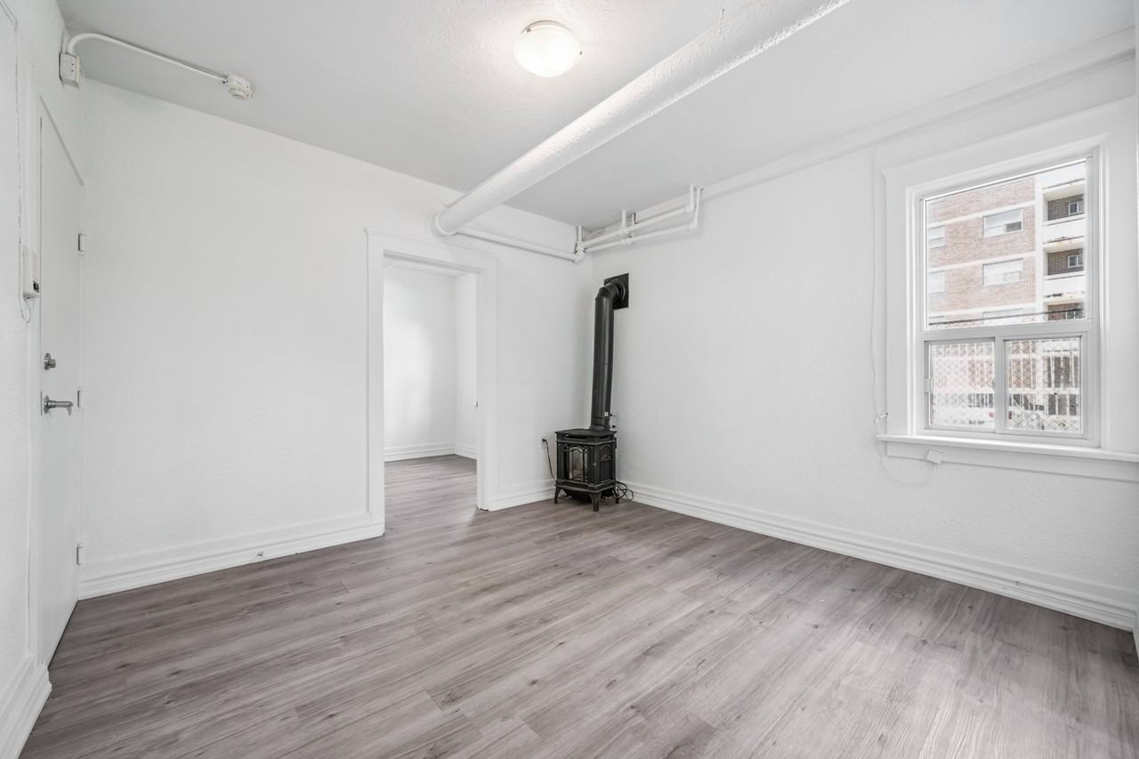Royal & Wales Apartments - Photo 7 of 17