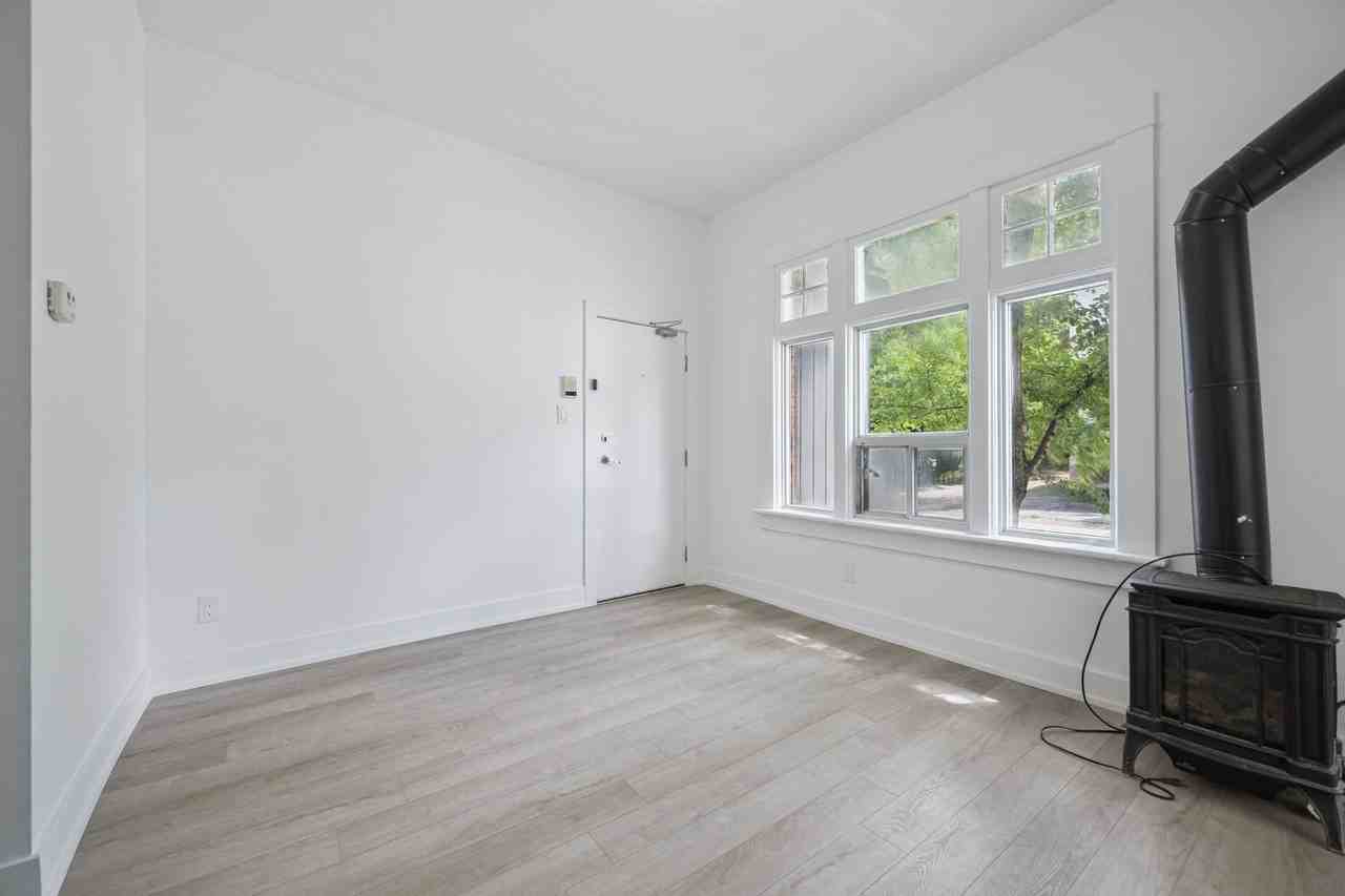 Royal & Wales Apartments - Photo 7 of 17