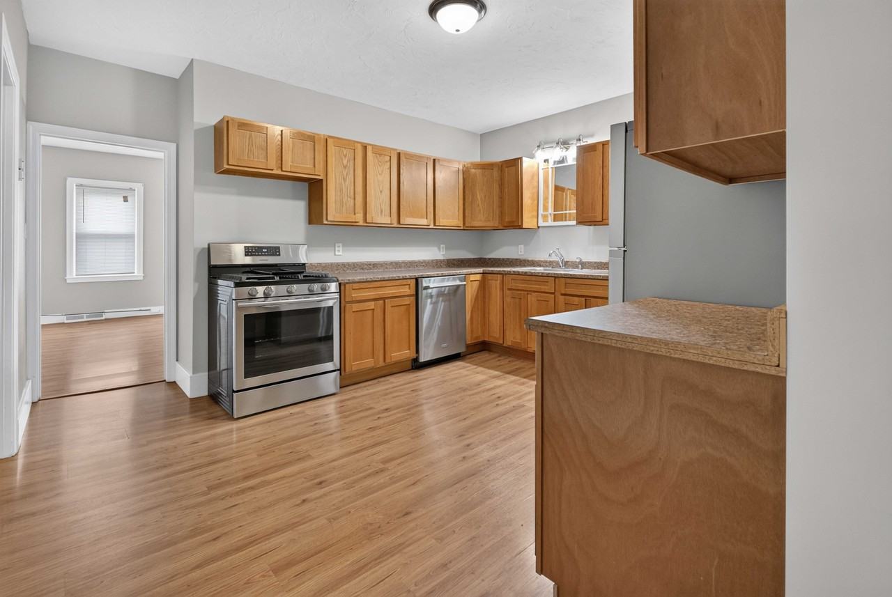 90 Oak St #1 - Photo 3 of 15