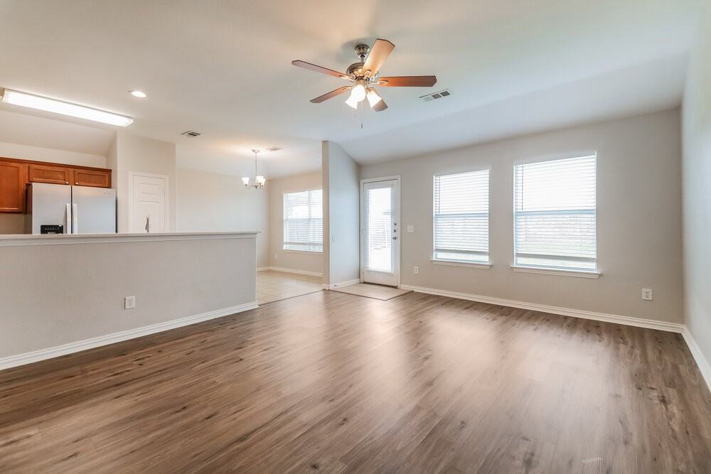 713 Cedar Cove Dr - Photo 4 of 16