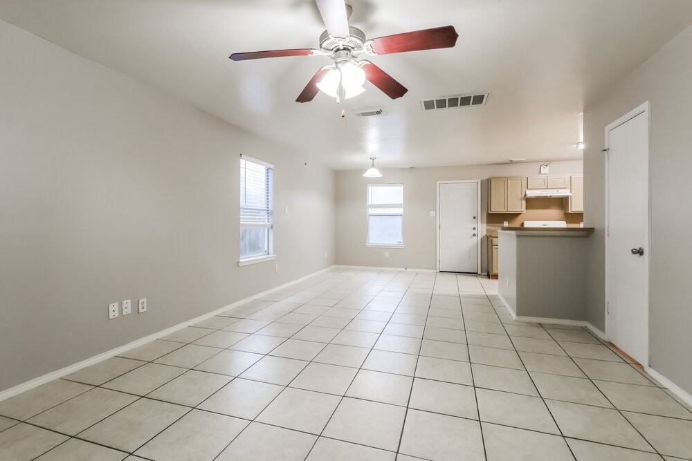 21243 Linden House Ct - Photo 4 of 17
