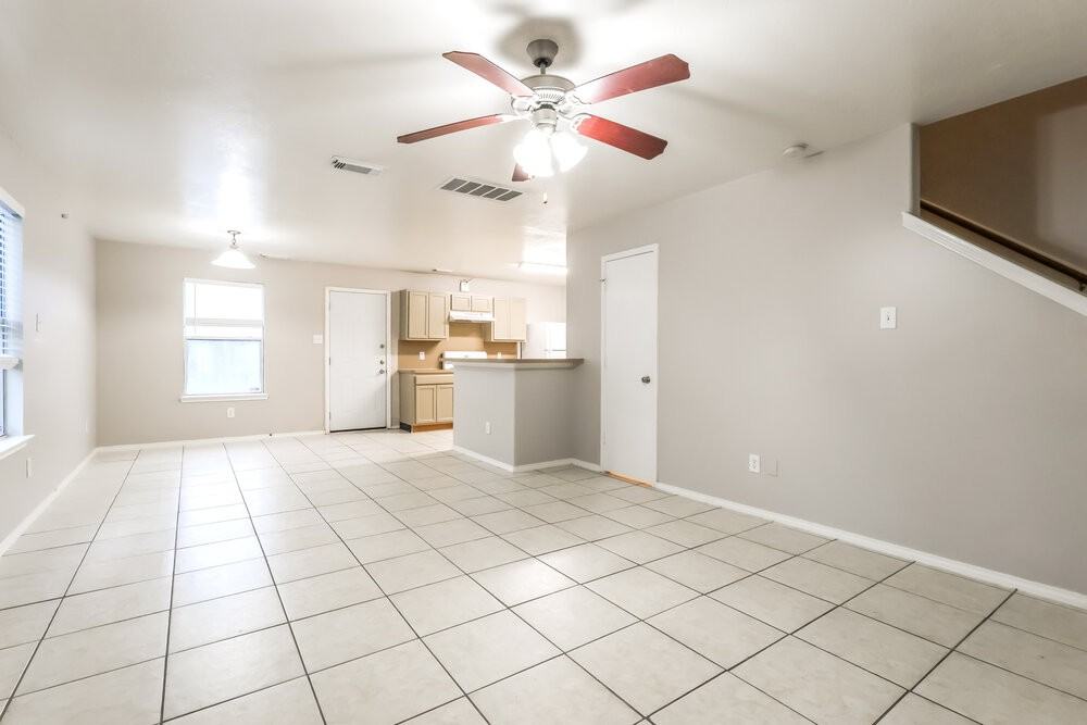 21243 Linden House Ct - Photo 5 of 17