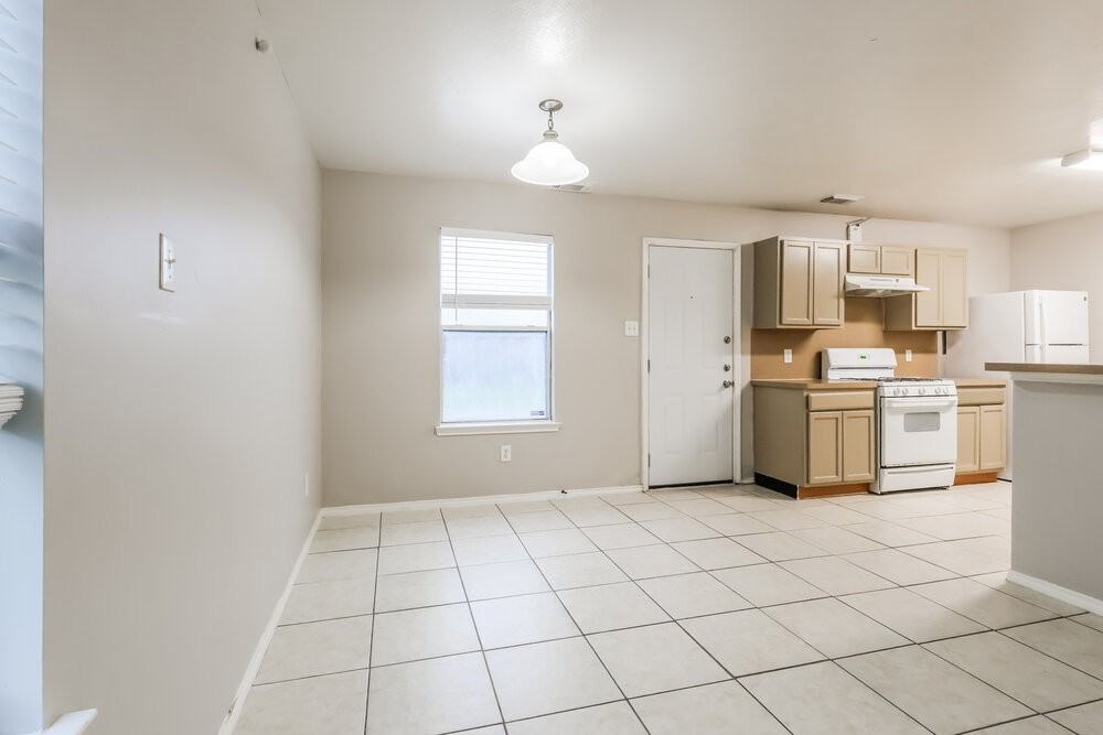 21243 Linden House Ct - Photo 7 of 17