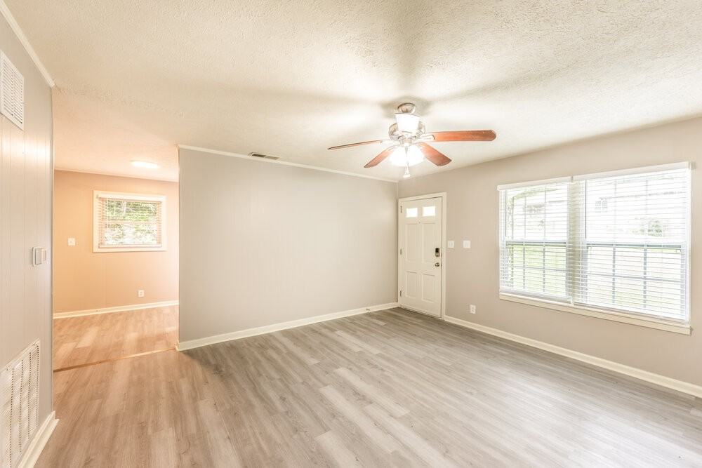 1722 Rogina Dr - Photo 4 of 16