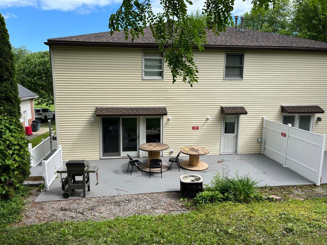 921 Onondaga St - Photo 4 of 42
