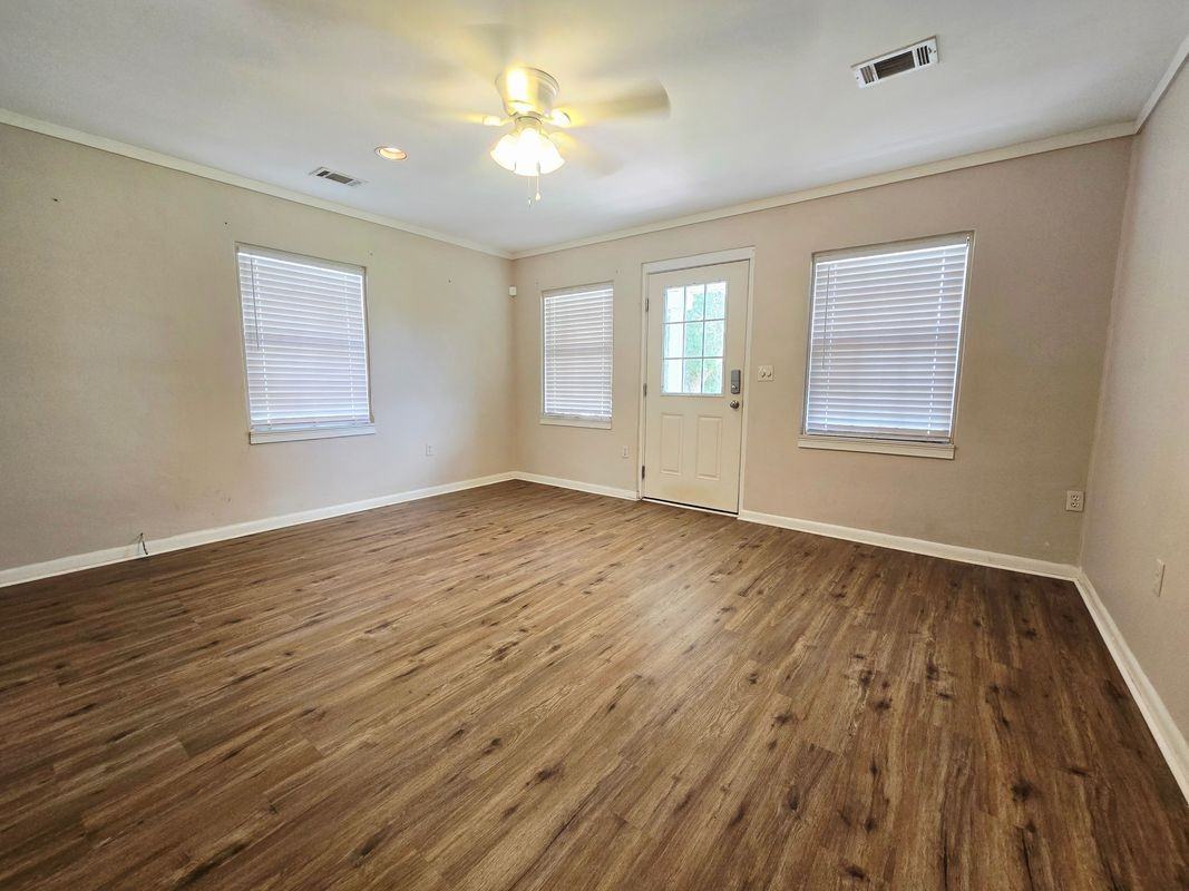 341 Selma St - Photo 2 of 8