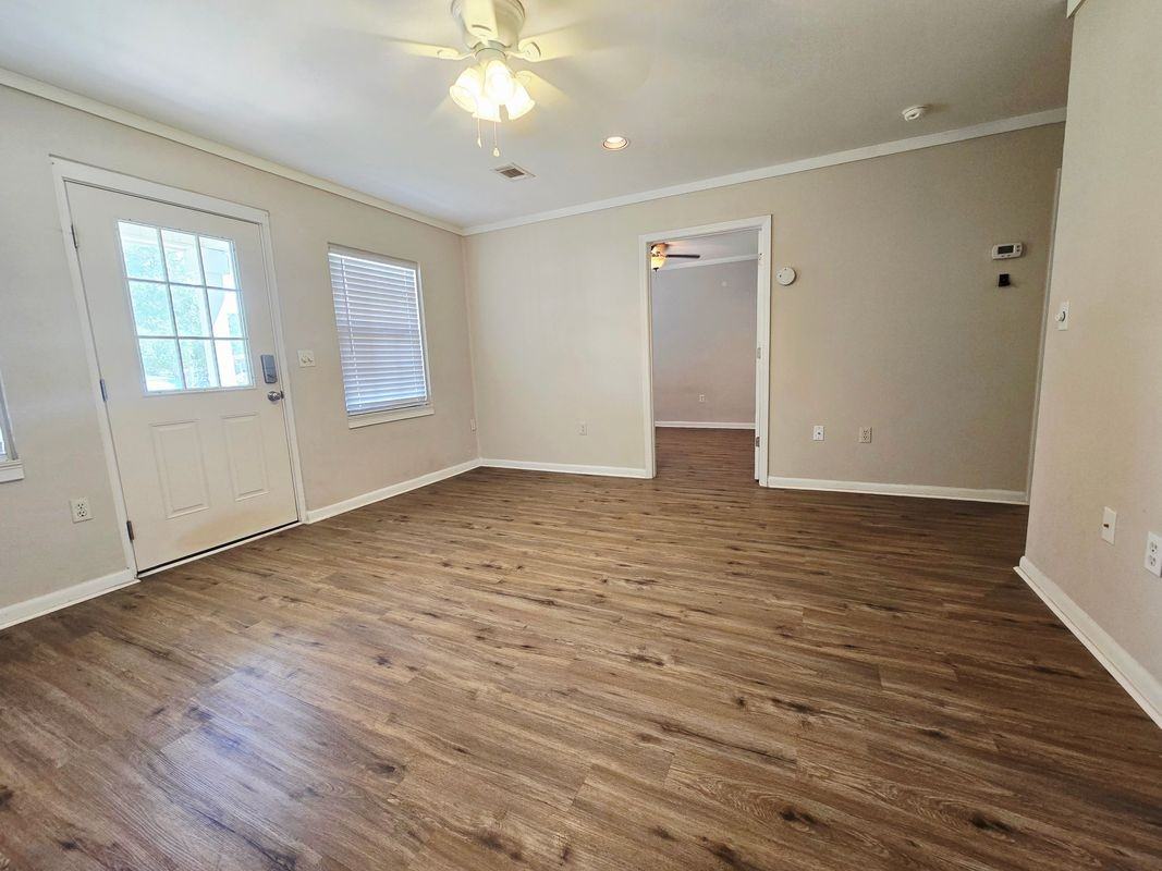 341 Selma St - Photo 3 of 8