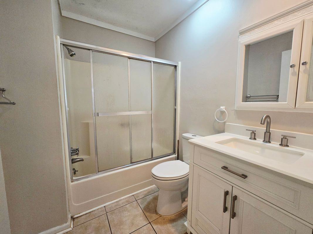 341 Selma St - Photo 6 of 8