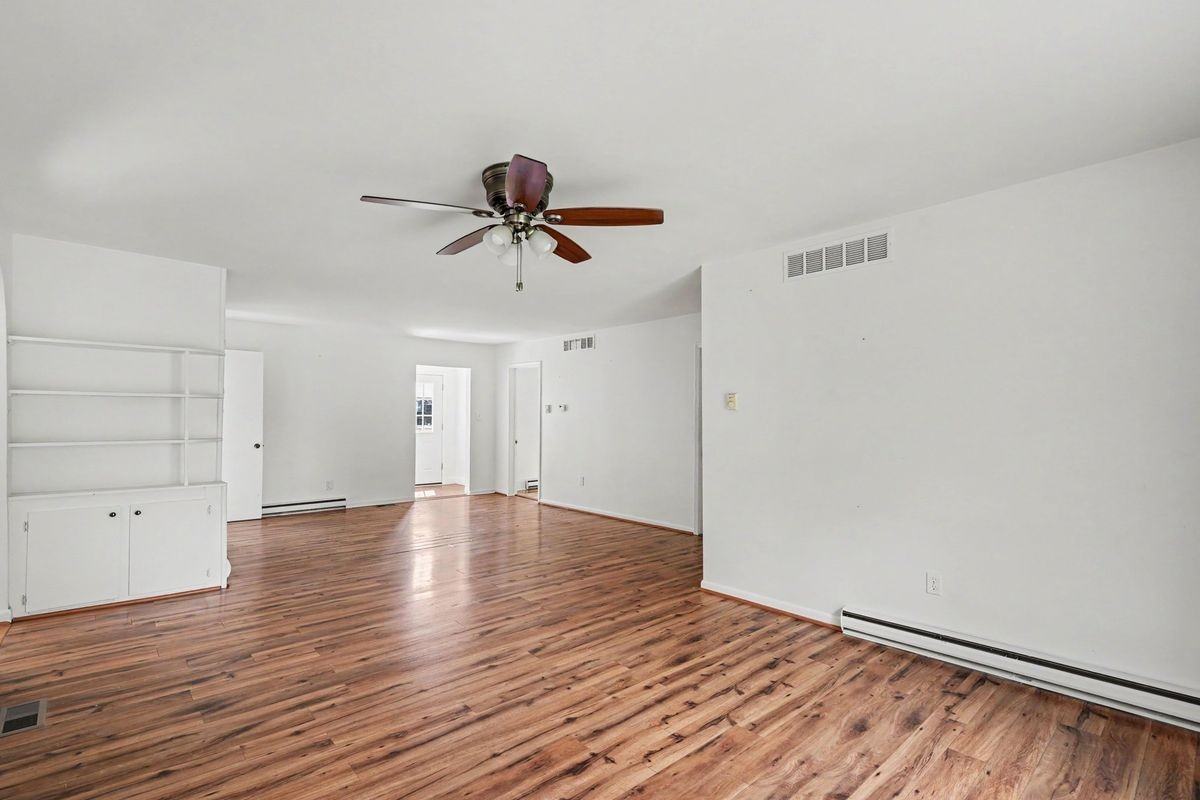 5380 Center St - Photo 4 of 18