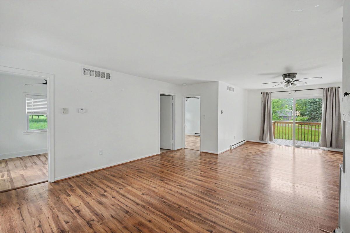 5380 Center St - Photo 6 of 18