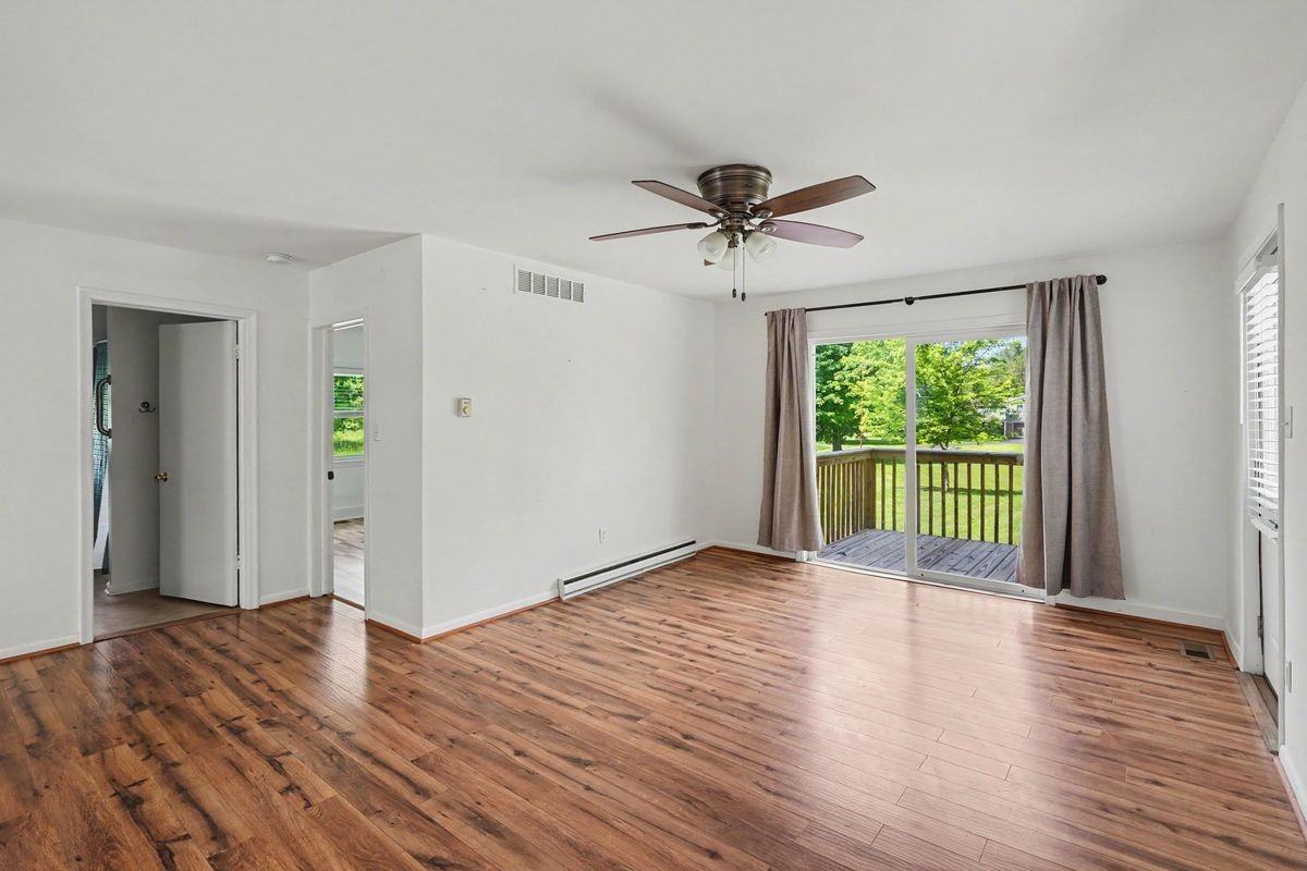 5380 Center St - Photo 7 of 18