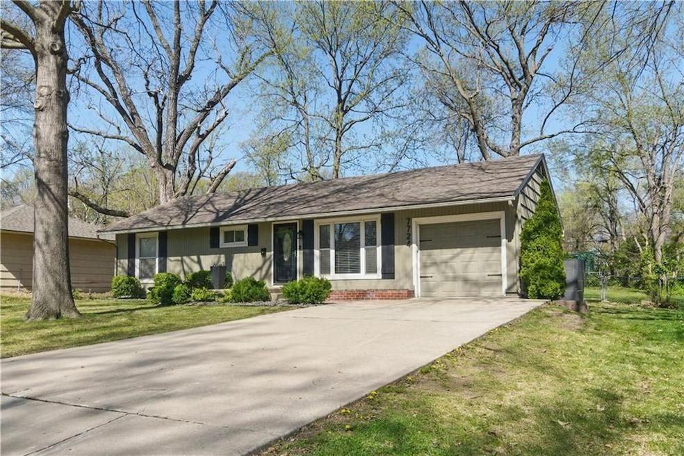 7724 Colonial Dr - Photo 2 of 13