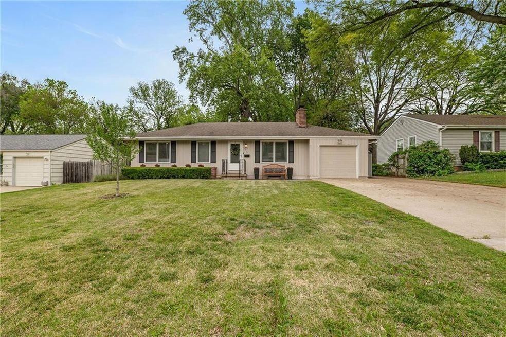 7914 W 92nd Ter - Photo 2 of 21
