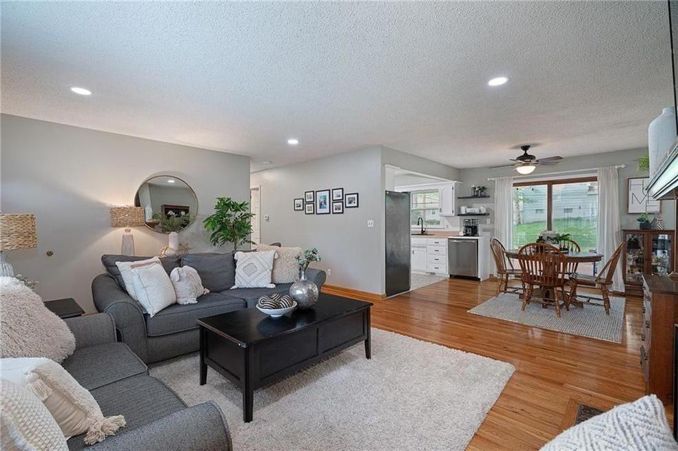7914 W 92nd Ter - Photo 3 of 21