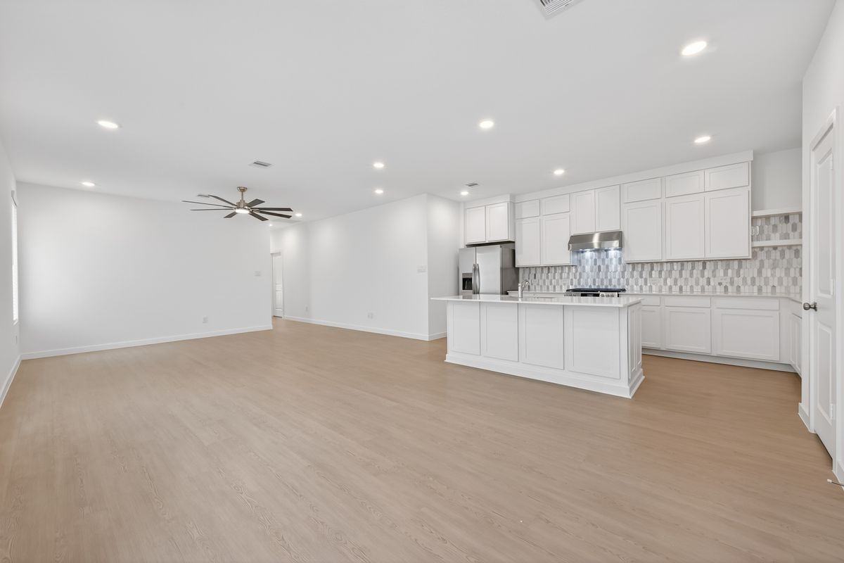 13071 Pine Trace St - Photo 4 of 28