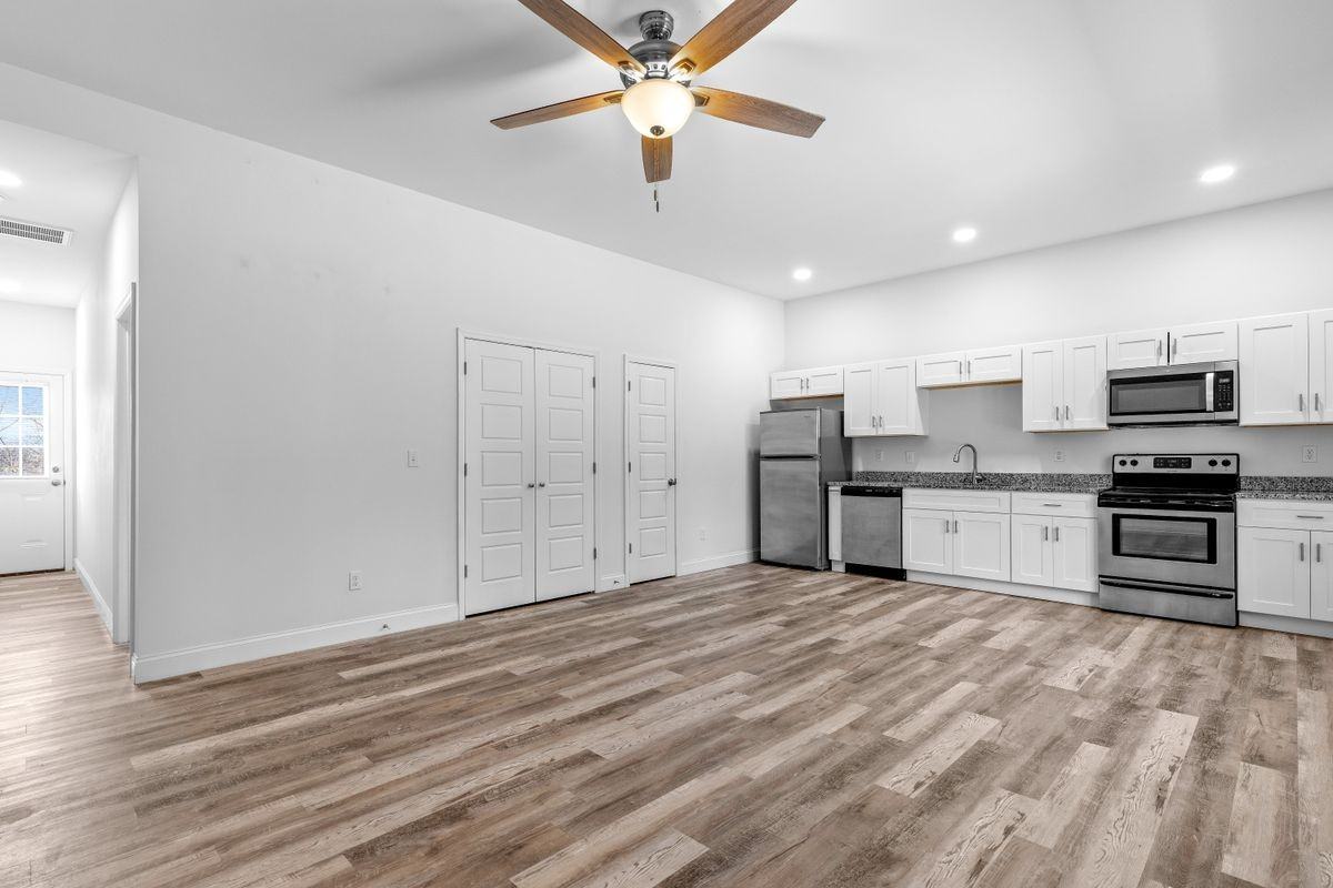 1213 N Chamberlain Ave - Photo 3 of 18