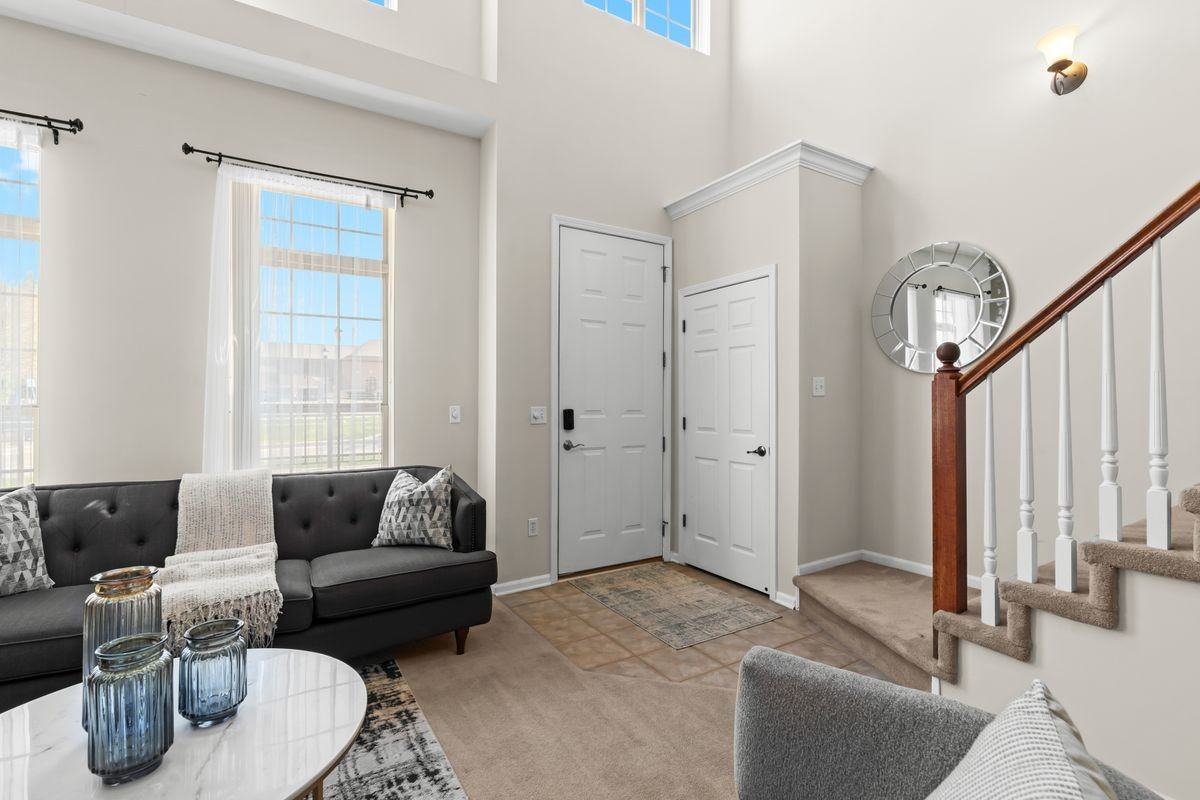 17 N Squirrel Rd - Photo 4 of 39