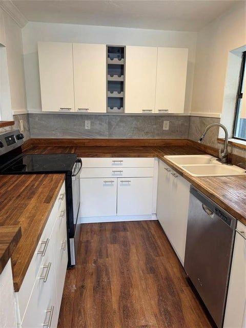 520 Ne 58th St ##B - Photo 2 of 10