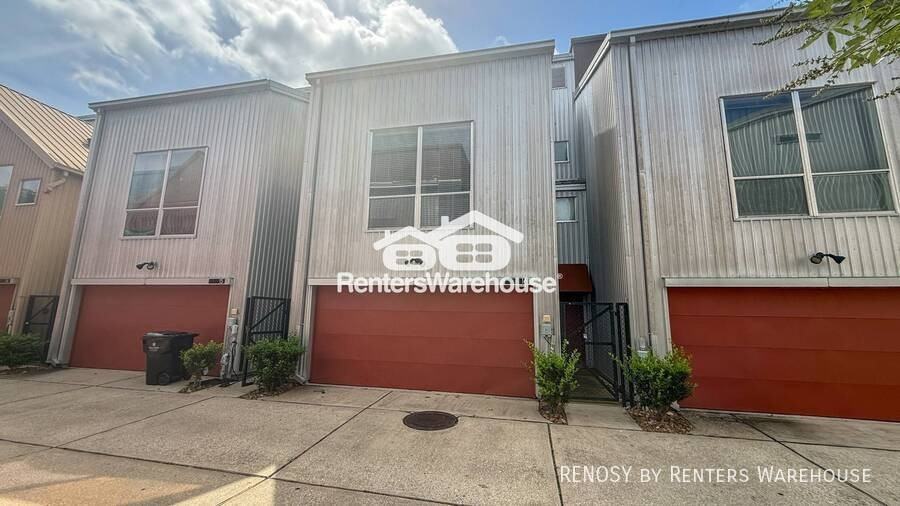 2605 Calumet St - Photo 3 of 16