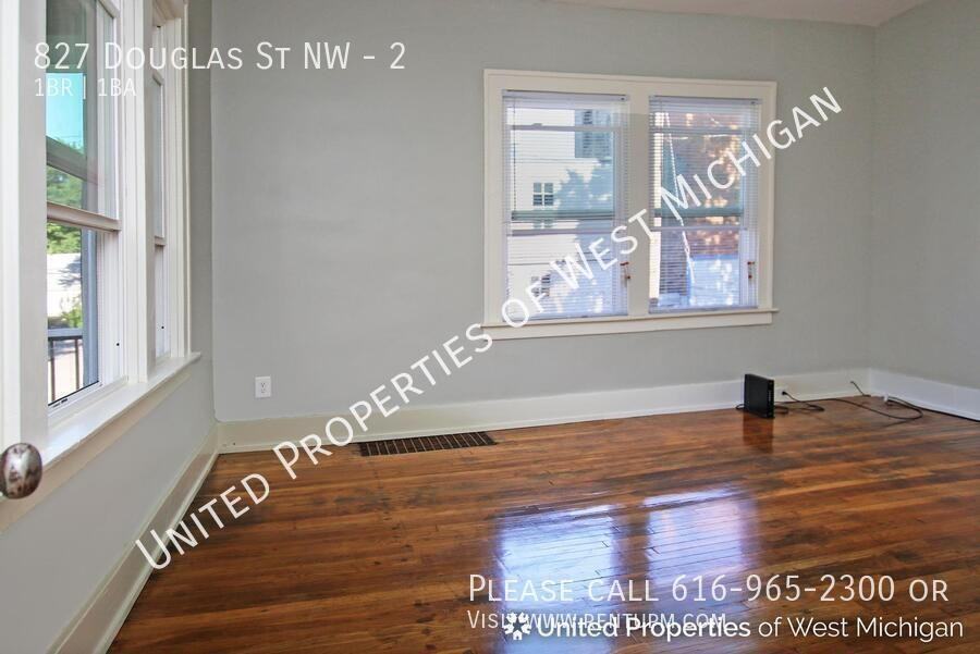 827 Douglas St Nw #2 - Photo 4 of 14