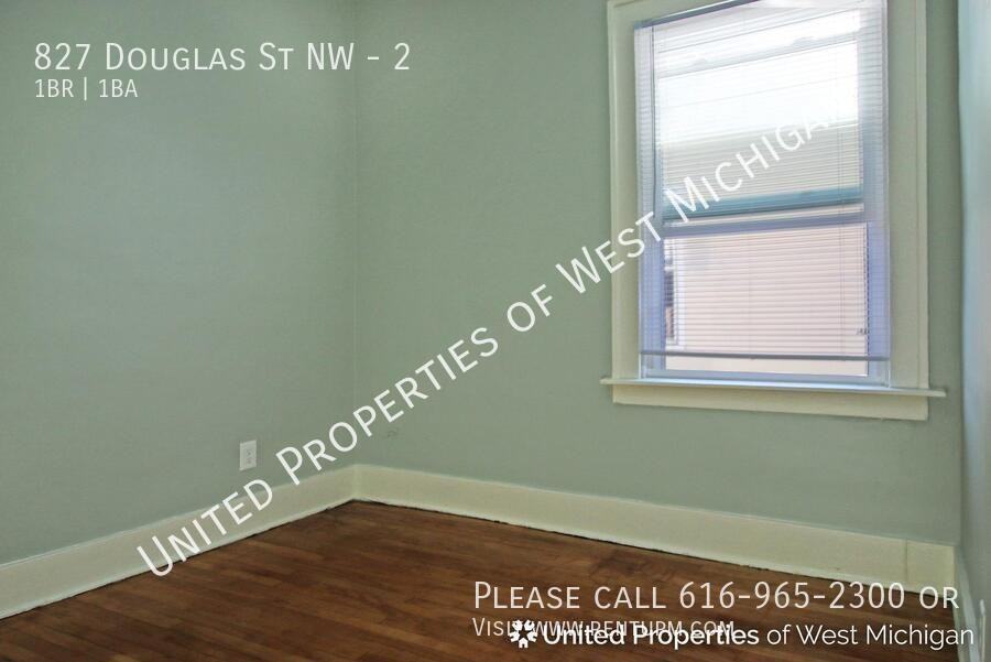 827 Douglas St Nw #2 - Photo 5 of 14