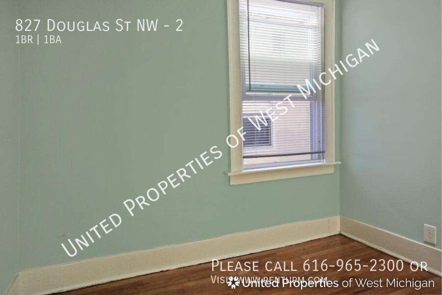 827 Douglas St Nw #2 - Photo 6 of 14