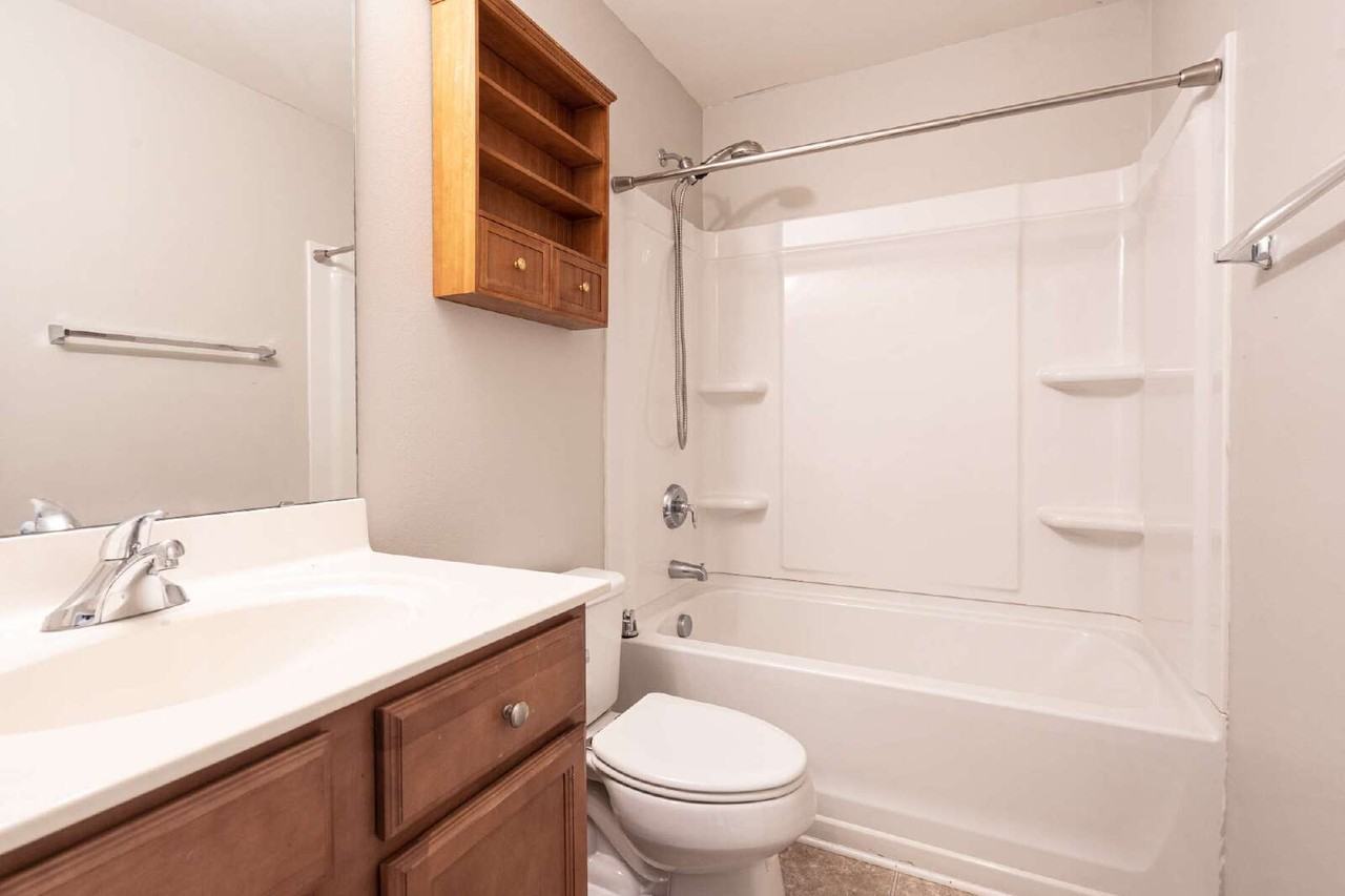 326 Azalea Dr - Photo 2 of 24