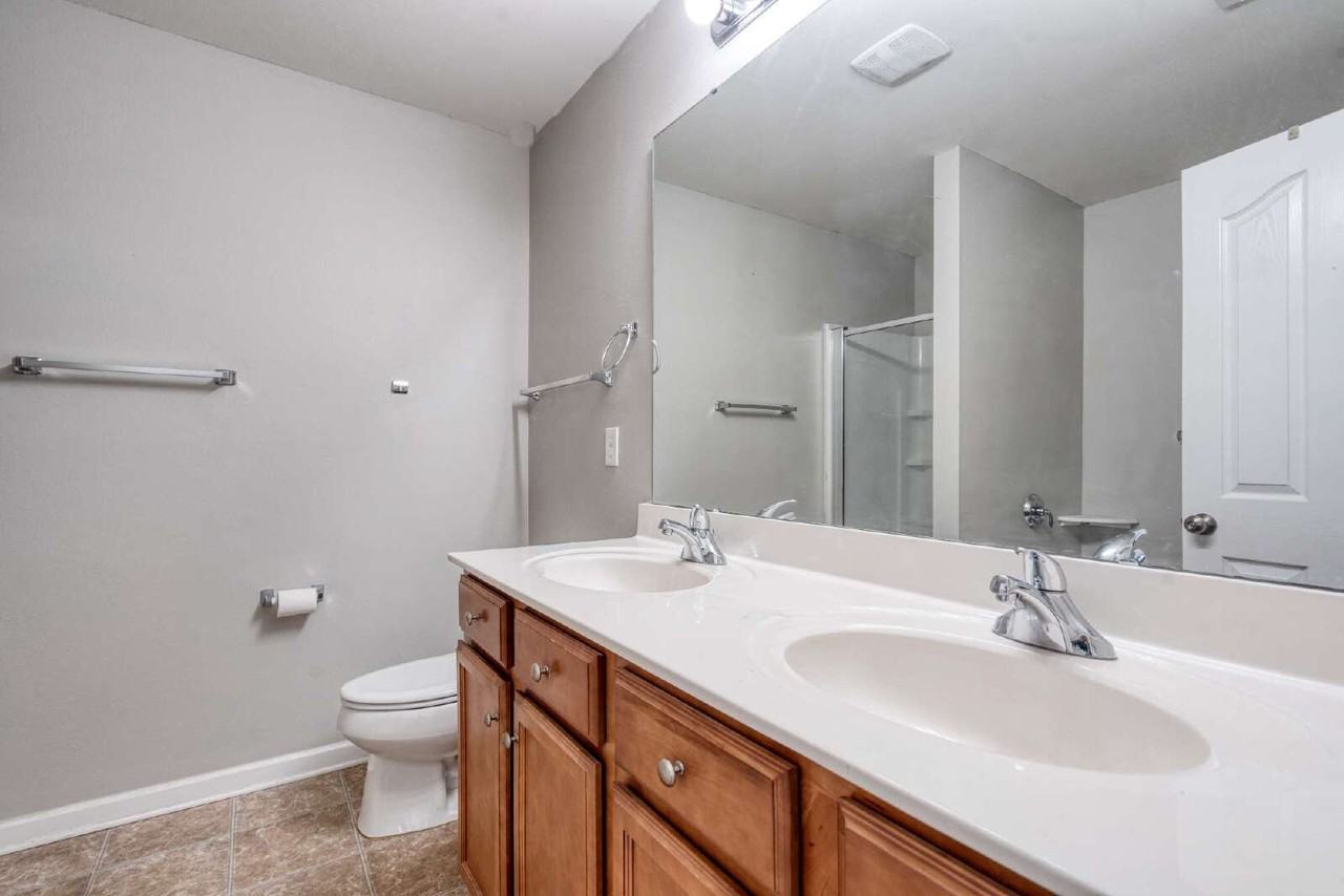 326 Azalea Dr - Photo 4 of 24