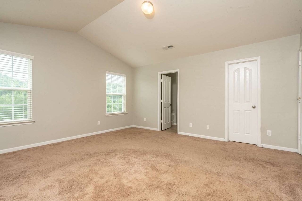 326 Azalea Dr - Photo 5 of 24