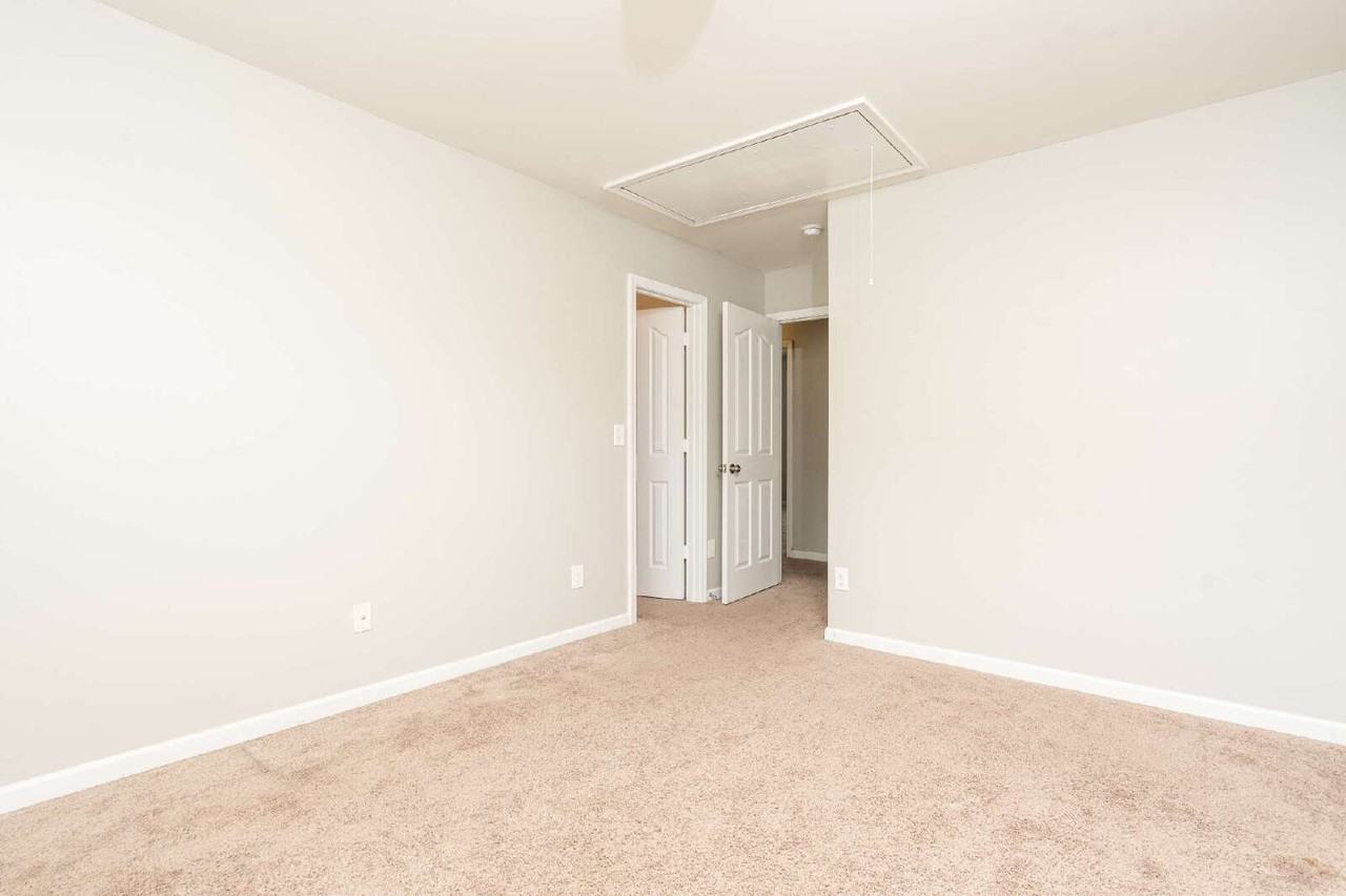 326 Azalea Dr - Photo 7 of 24