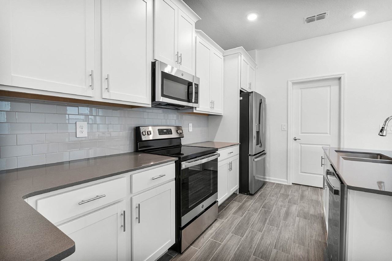 6444 Sprucepine Ln - Photo 7 of 27