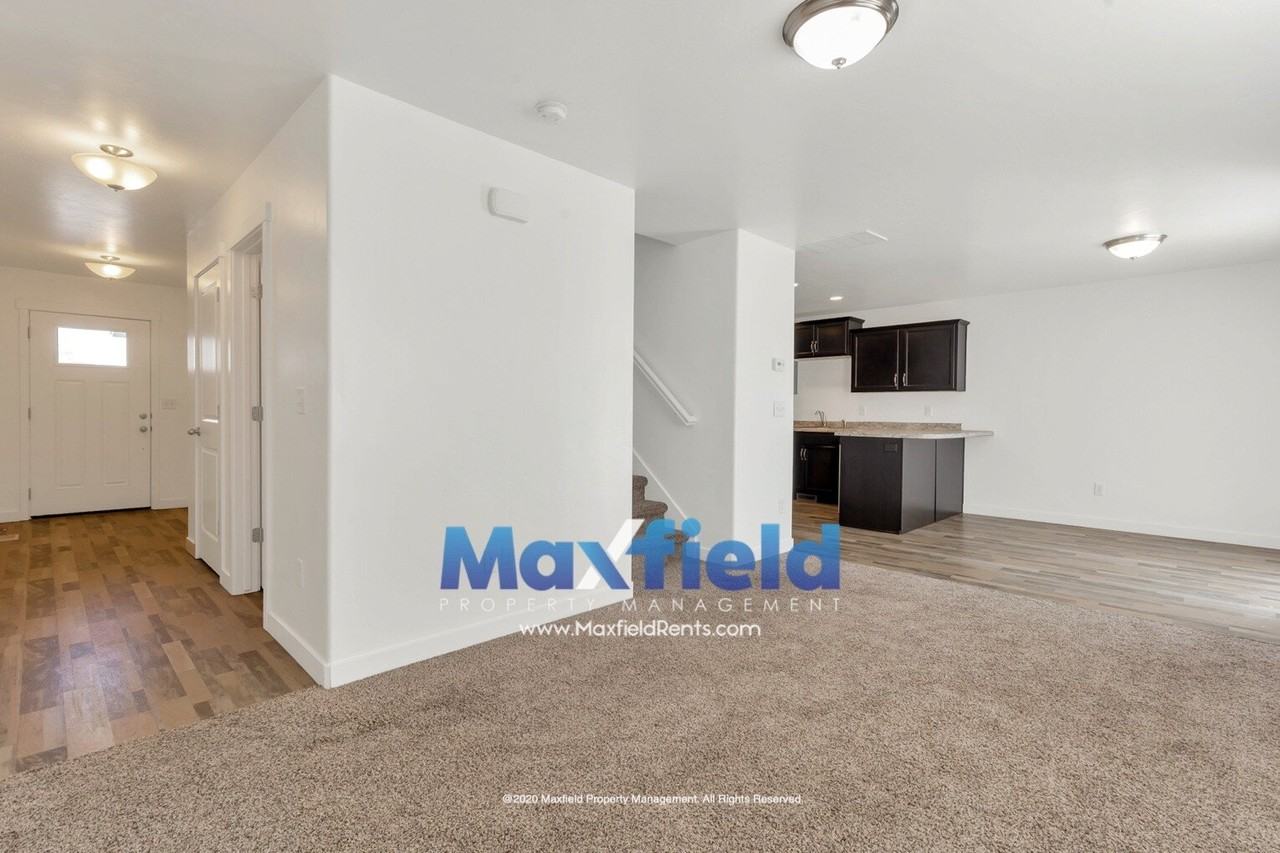 12227 S Ryder Ct - Photo 3 of 28