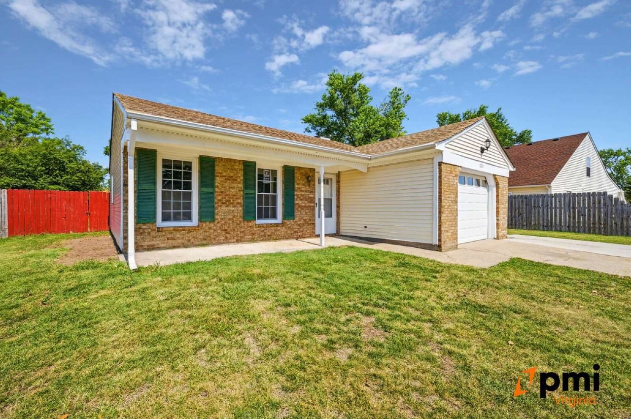 1701 Darrow St - Photo 3 of 34