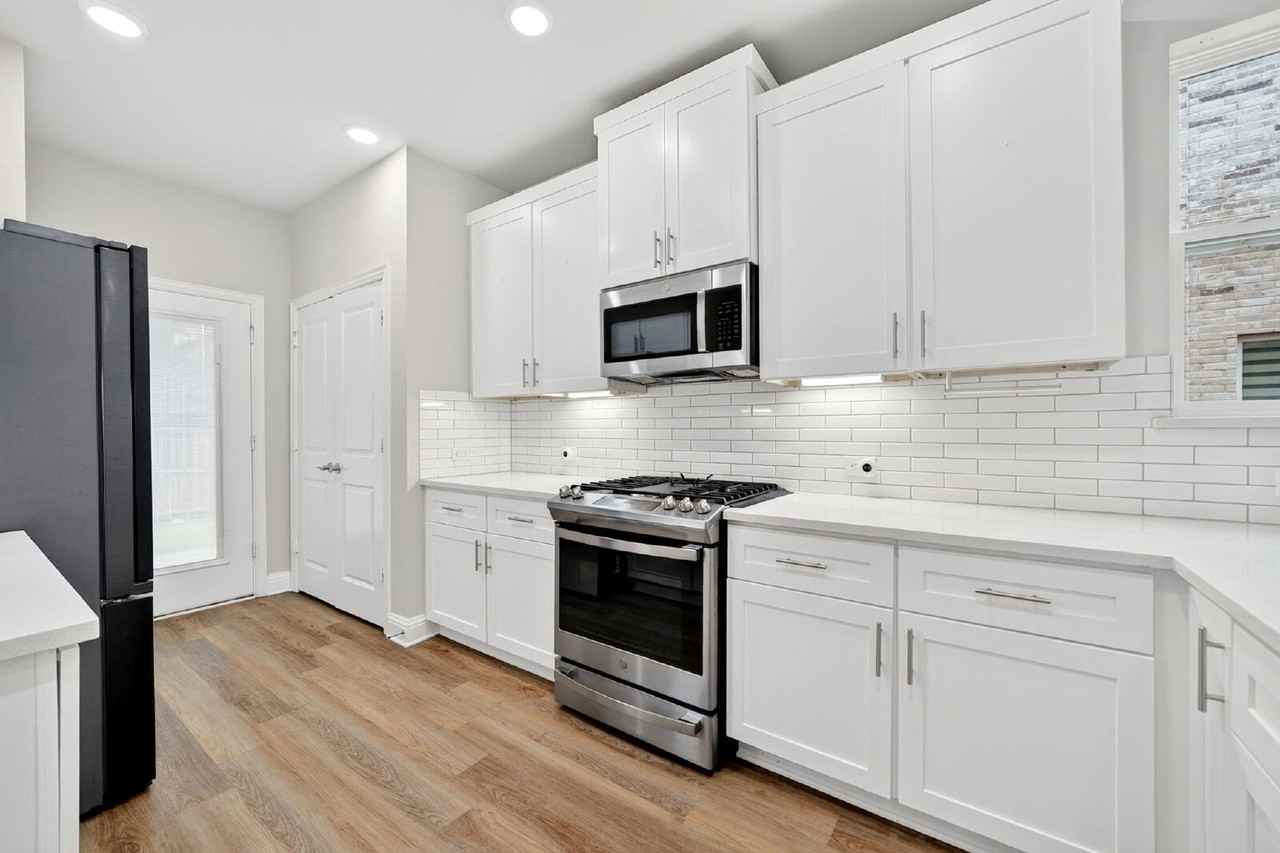 11499 Chepstow Crescent Ct - Photo 2 of 43