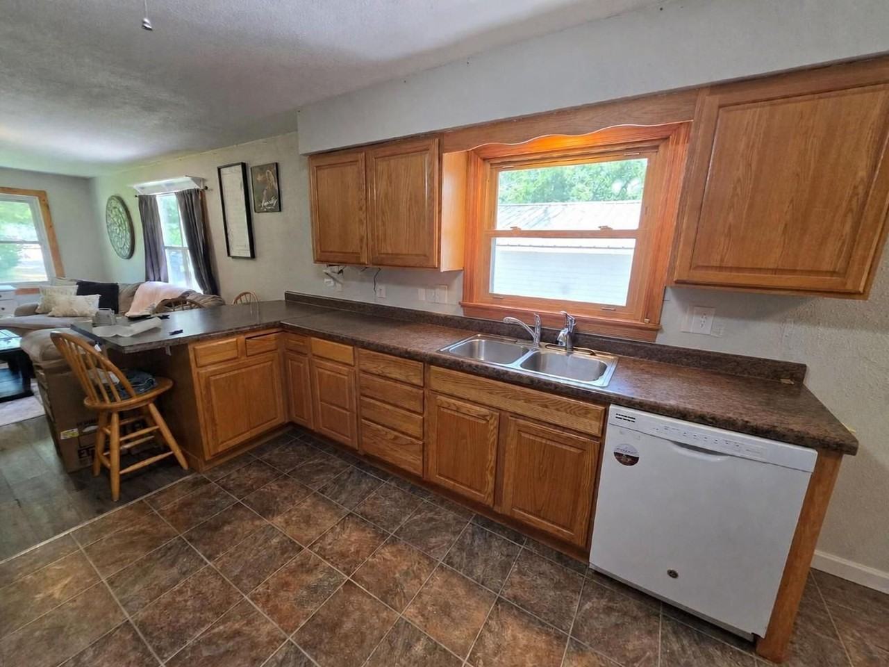 4940 Hobbs Rd - Photo 2 of 22