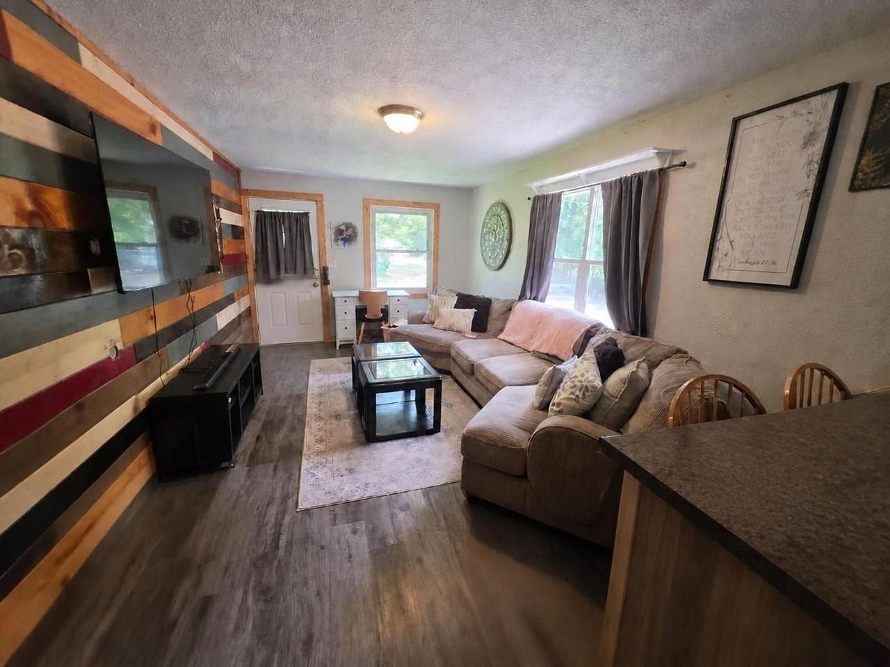 4940 Hobbs Rd - Photo 4 of 22