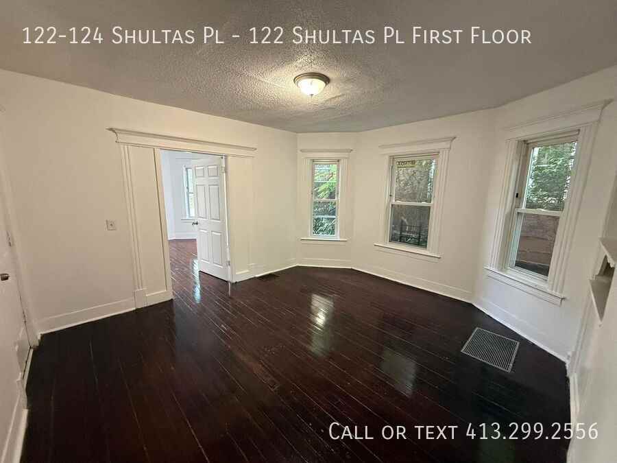 122124 Shultas Pl - Photo 4 of 15