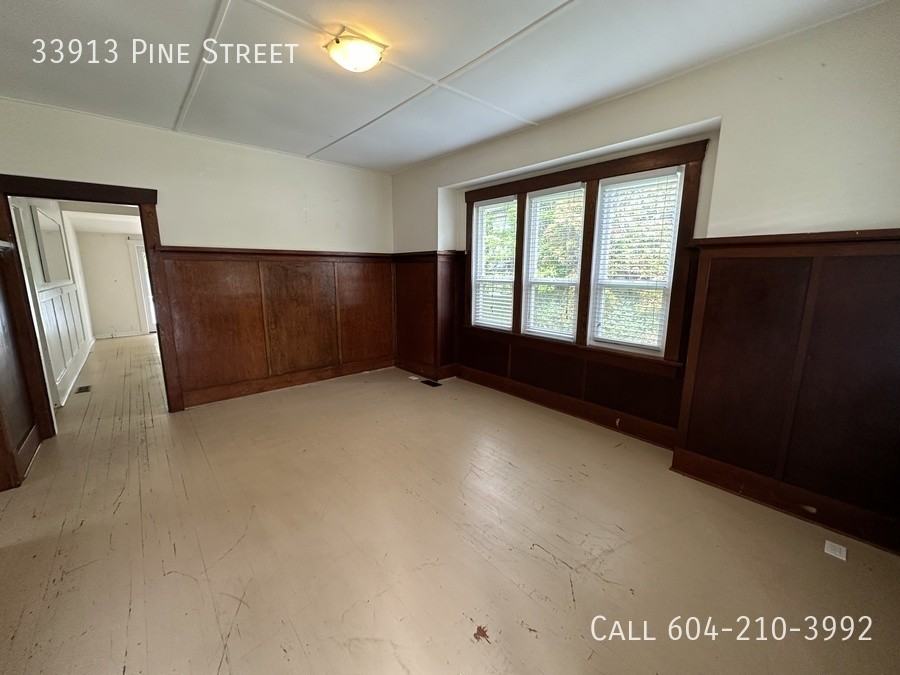 33913 Pine St - Photo 4 of 19