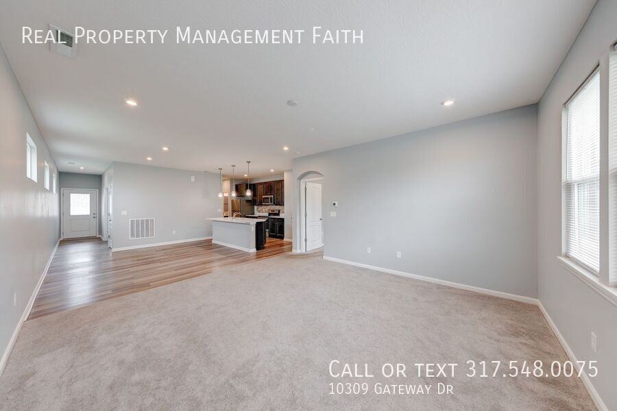 10309 Gateway Dr - Photo 3 of 25