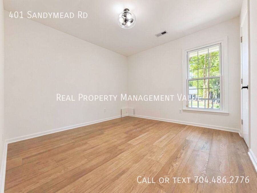 401 Sandymead Rd - Photo 5 of 35