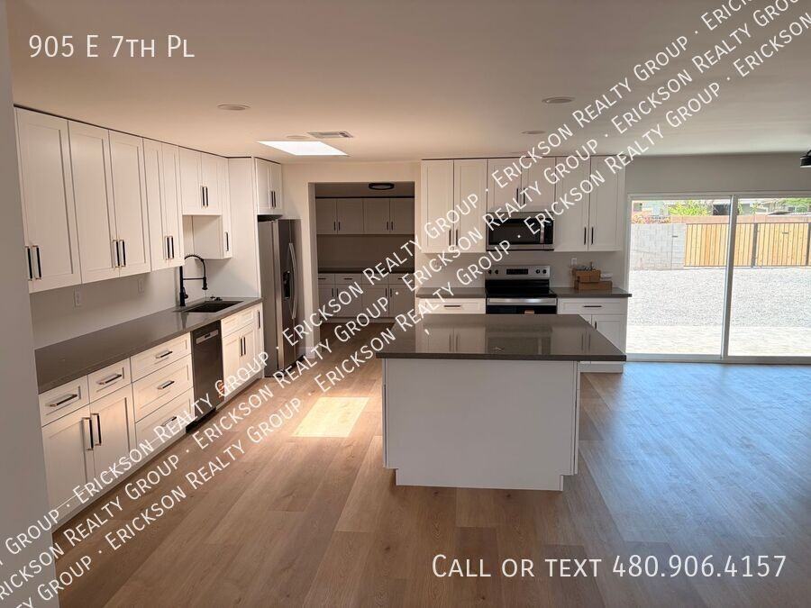 905 E 7th Pl - Photo 2 of 18