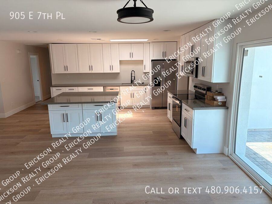 905 E 7th Pl - Photo 3 of 18