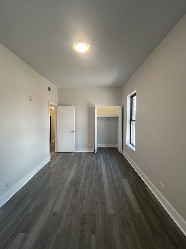 3008 W 23rd St #1B - Photo 4 of 11