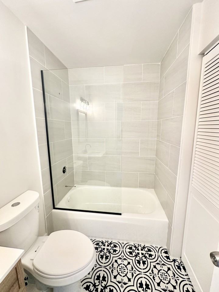 3008 W 23rd St #1B - Photo 6 of 11