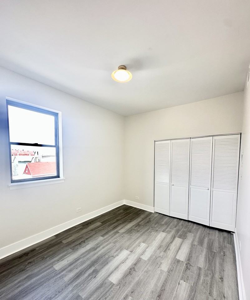 3008 W 23rd St #1B - Photo 7 of 11