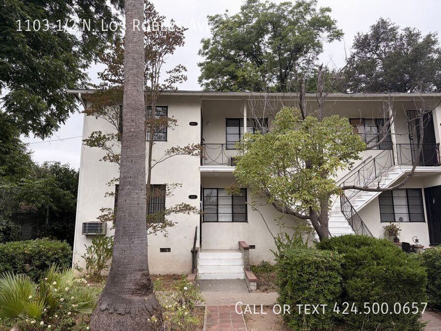 1103 1/2 N Los Robles Ave